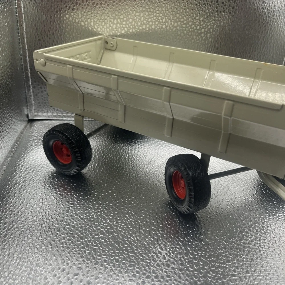 Vintage Ertl Grain Feed Wagon Trailer Farming Toy's Pressed Steel (1054) - Picture 4 of 16